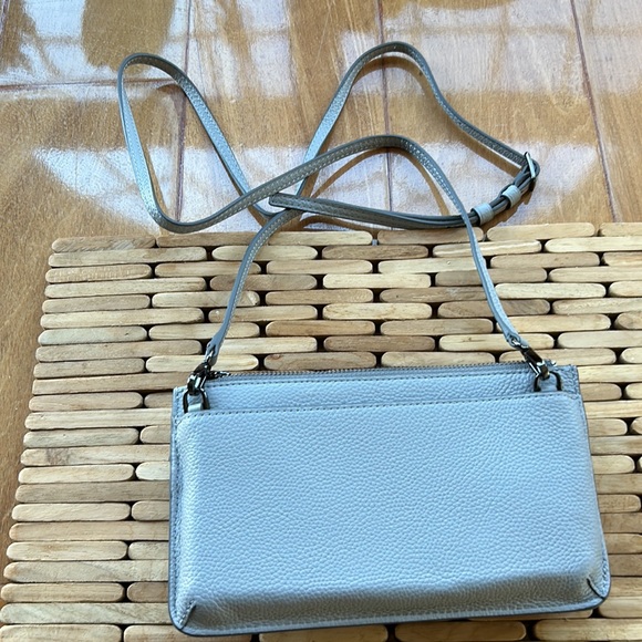 NWT Tumi Belden Cross- body leather bag -SOLD OUT ONLINE - Picture 4 of 12